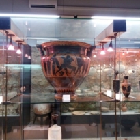 Ceramica greca, un cratere a figure nere
